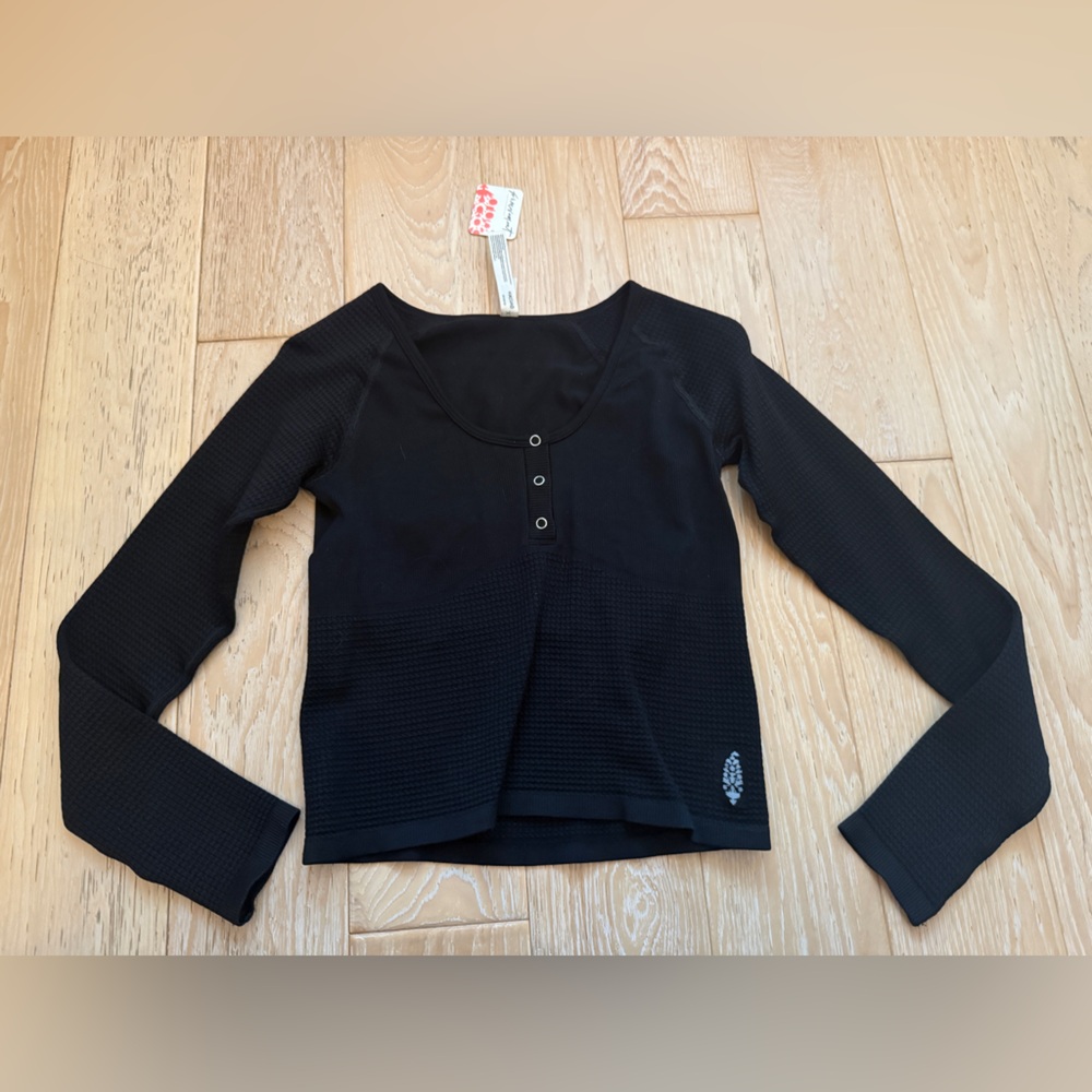 FREE PEOPLE Women Long Sleeve Henley Back‎ Cutout Athleisure Seamless M/L